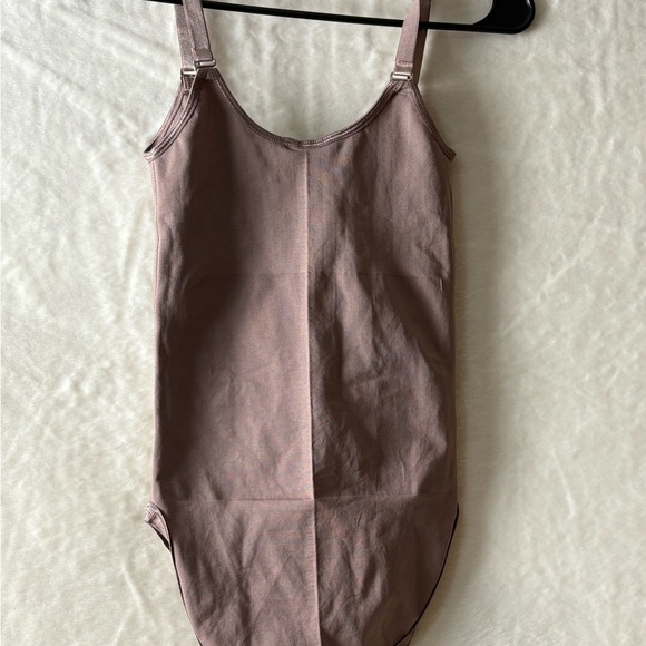 ISSI Women's Shapewear Bodysuit in Warm Brown - Picture 5 of 6